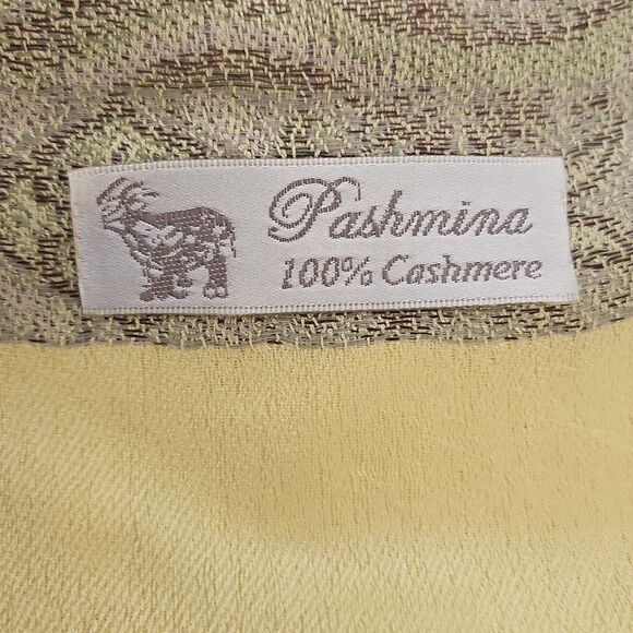 HOST PICK🥳 Elegant Yellow and Gray Scarf - Picture 2 of 16